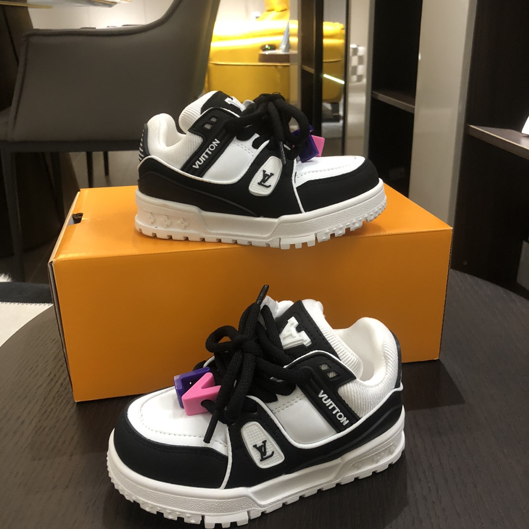 Children's shoes child